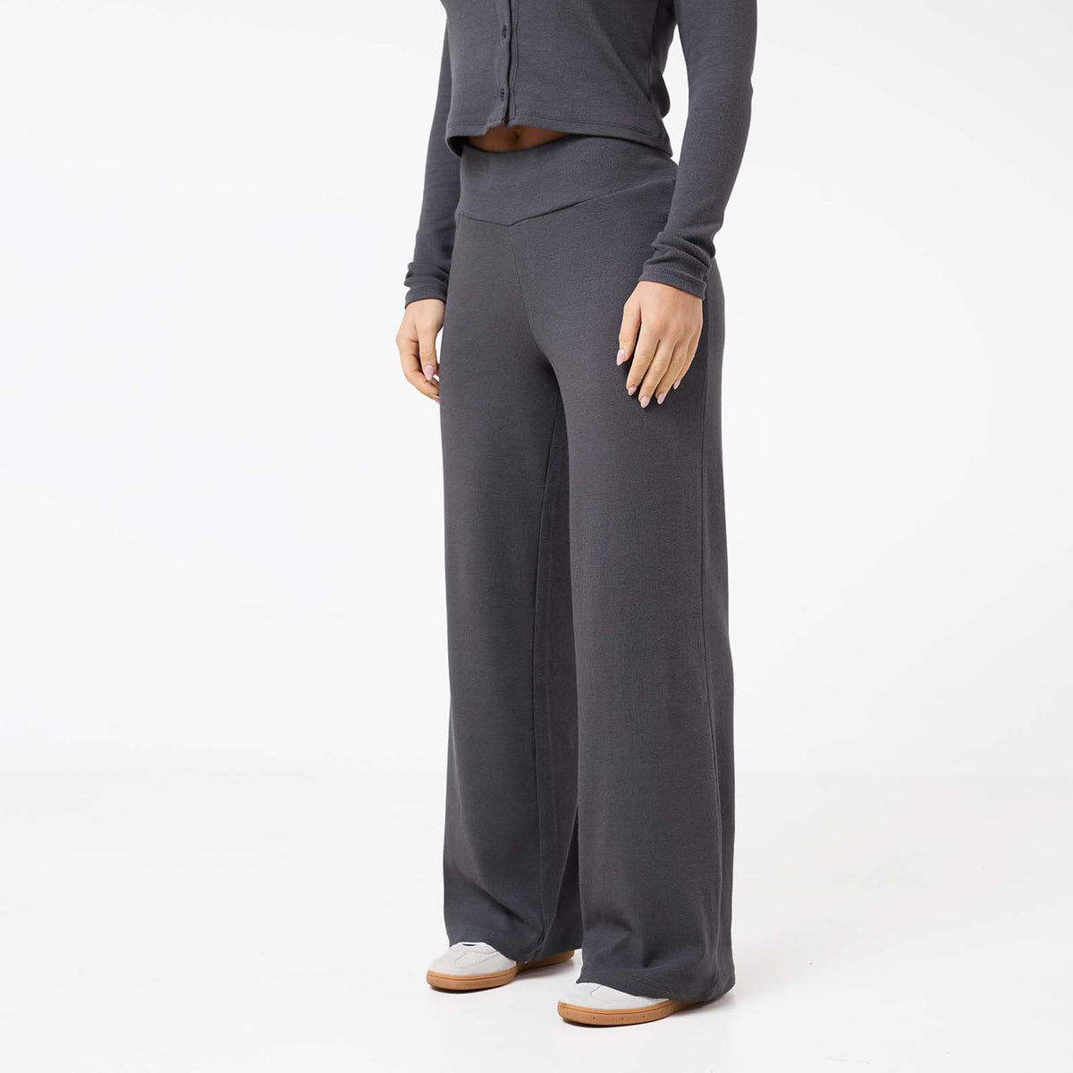 CLOL1043EDITS_0005_CLOL-ECOM-