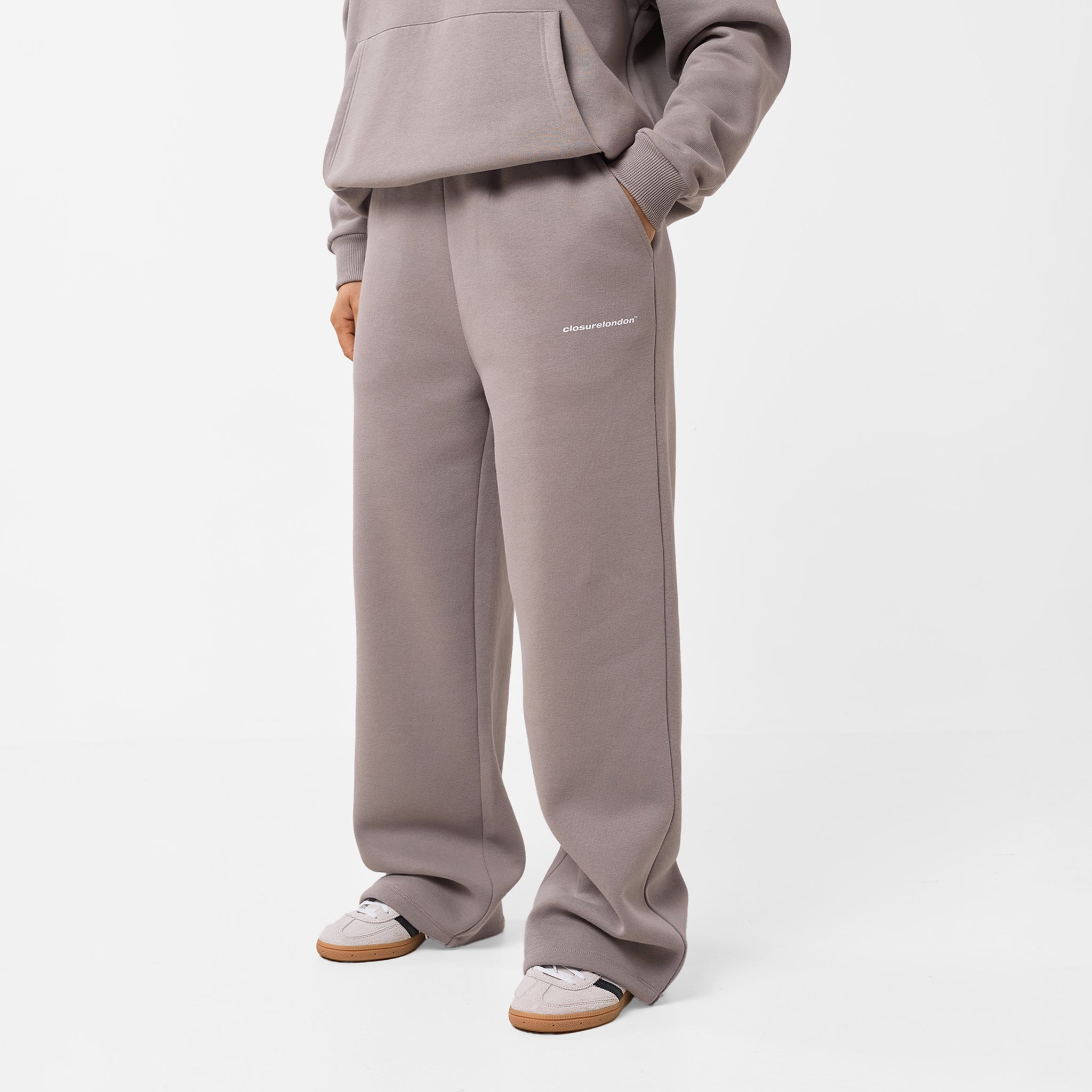 Core Logo Open Hem Jogger Pebble